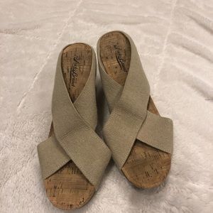 Lucky Brand size 8.5 gold stud strap wedges